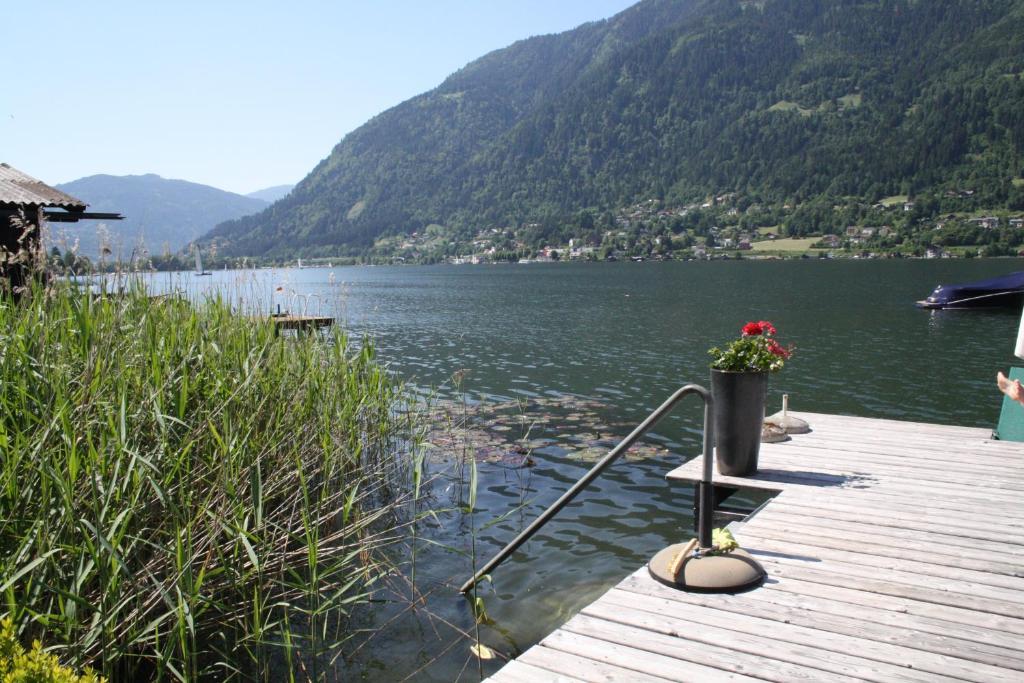Gaestehaus Haerb Landskron ภายนอก รูปภาพ